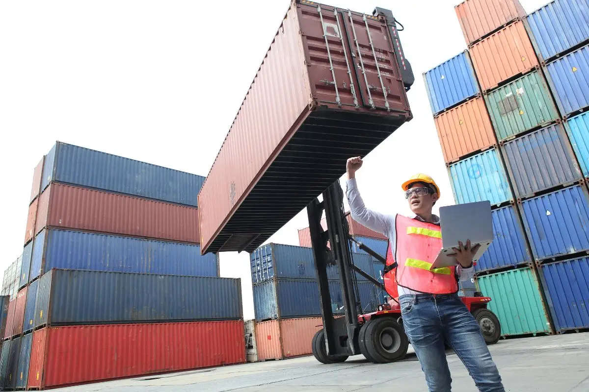 Como funciona a inspeção de containers usados?