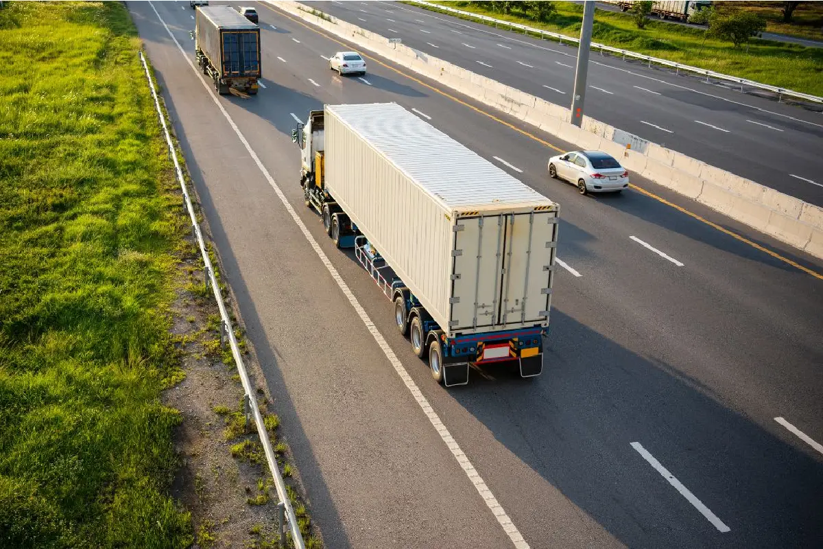 Como transportar um container com segurança: guia definitivo para transportadoras e empresas de mudança