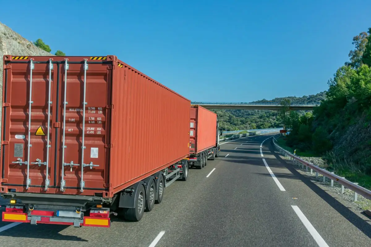 Container 40 pés: quando escolher?