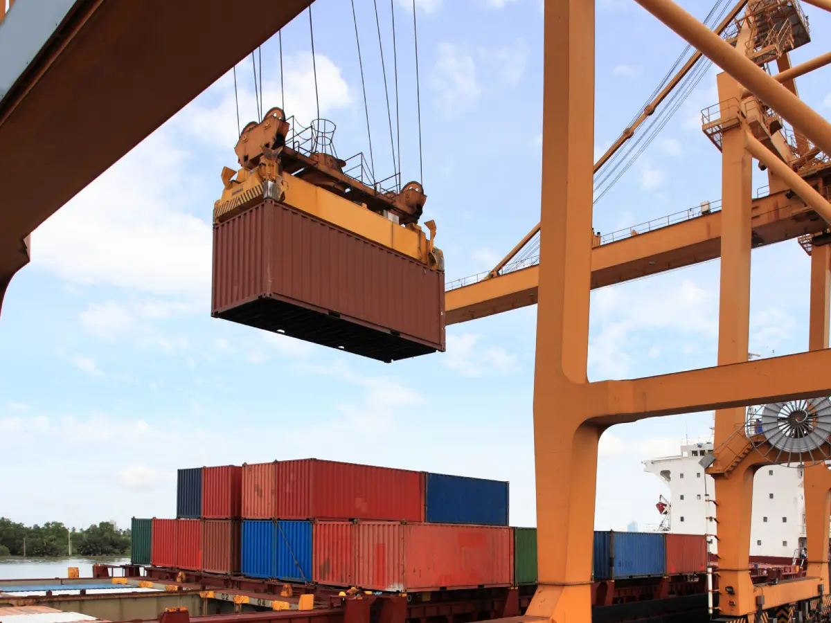 Como escolher entre o container Dry Box e container High Cube? - Container S/A