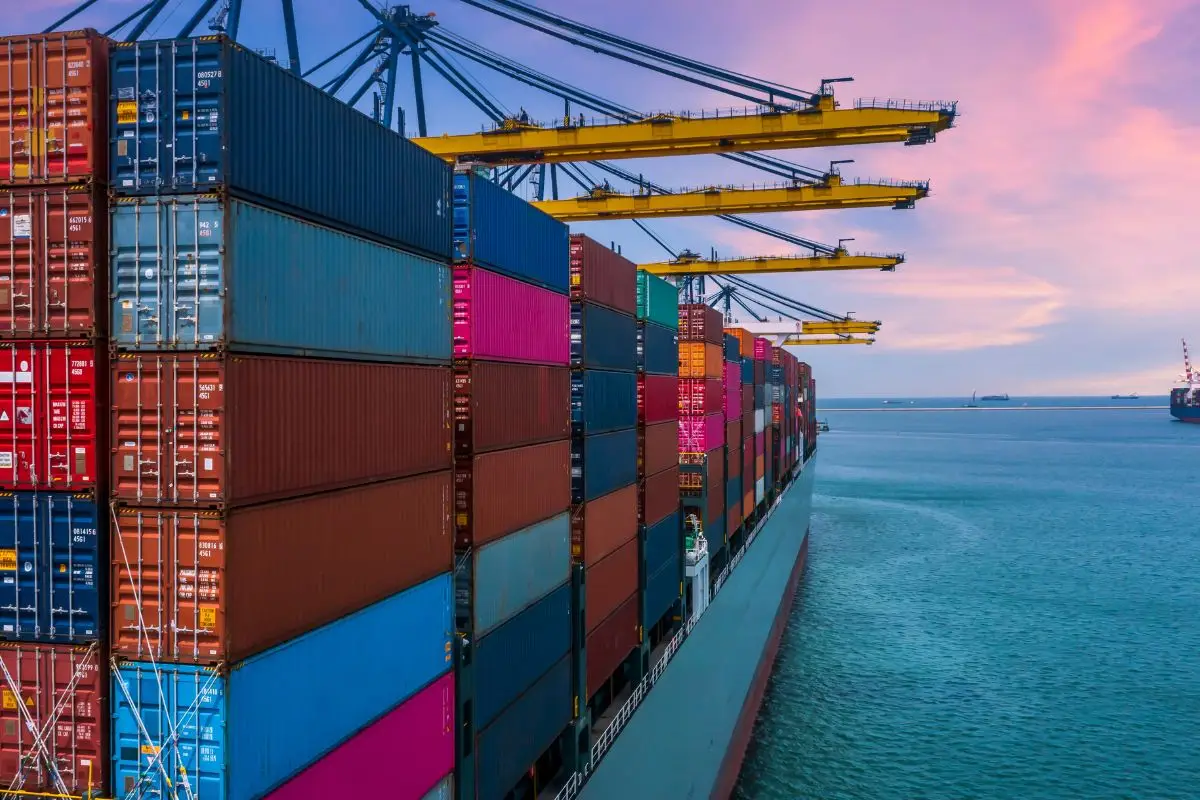 Container novo ou usado: o que compensa?