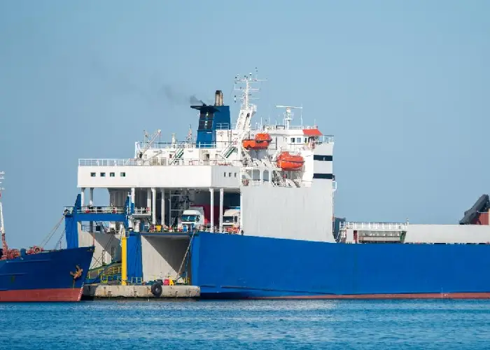 Conheça os principais benefícios de usar o container RO-RO para o transporte de veículos - Container S/A