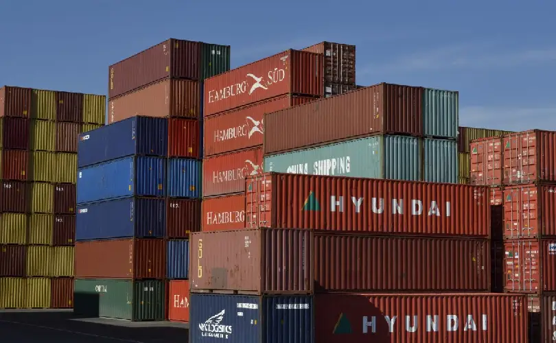 Qual a vida útil média de um container marítimo?