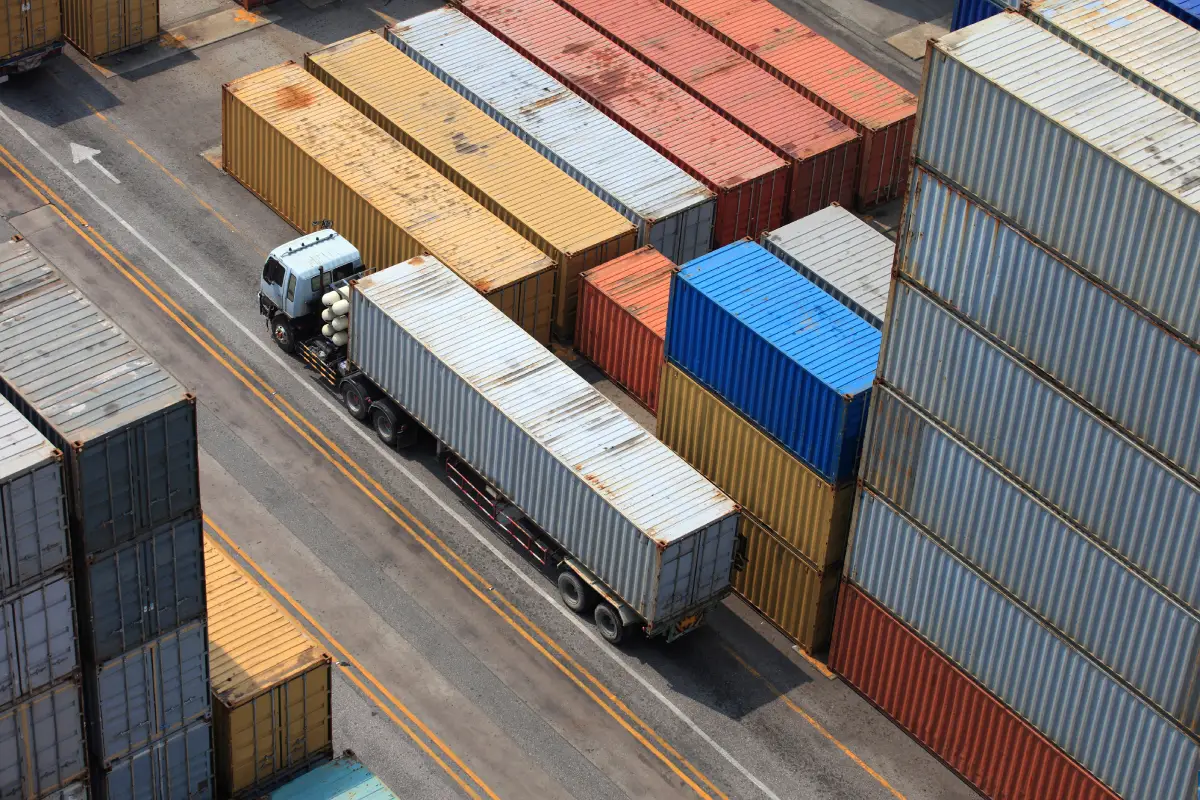 Dimensões do container 20 pés: guia definitivo para engenharia e logística