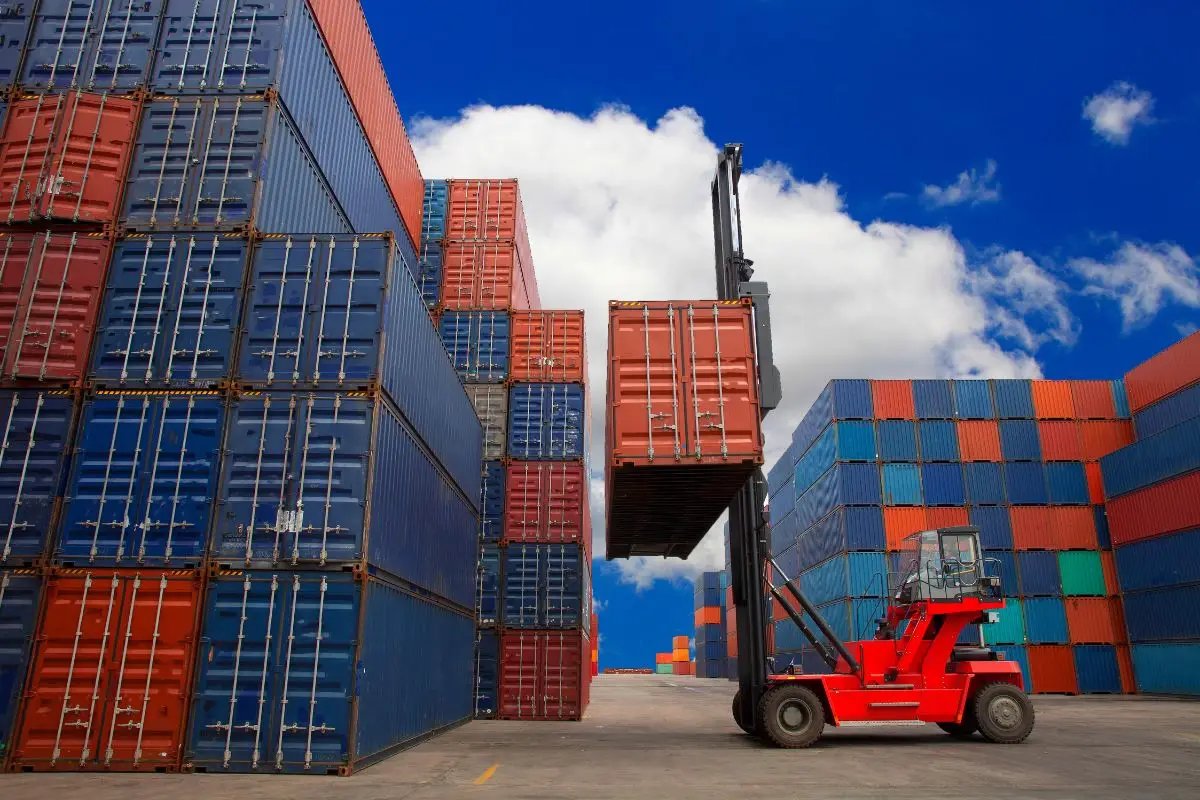 Dimensões do container 40 pés: guia completo para engenheiros e arquitetos