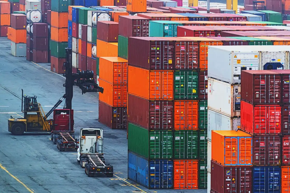 O que é um container high cube? Entenda o modelo de container mais alto que o padrão